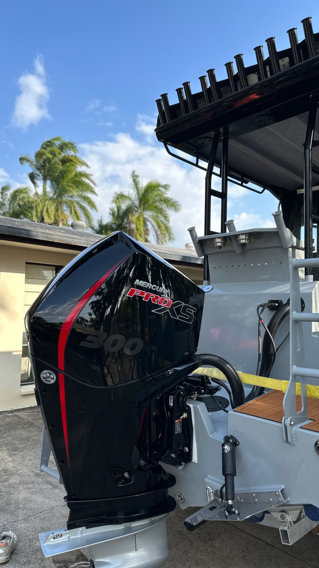 Custom 790 Ext Roof Profisher W/ Enclosed Lockable Cabin