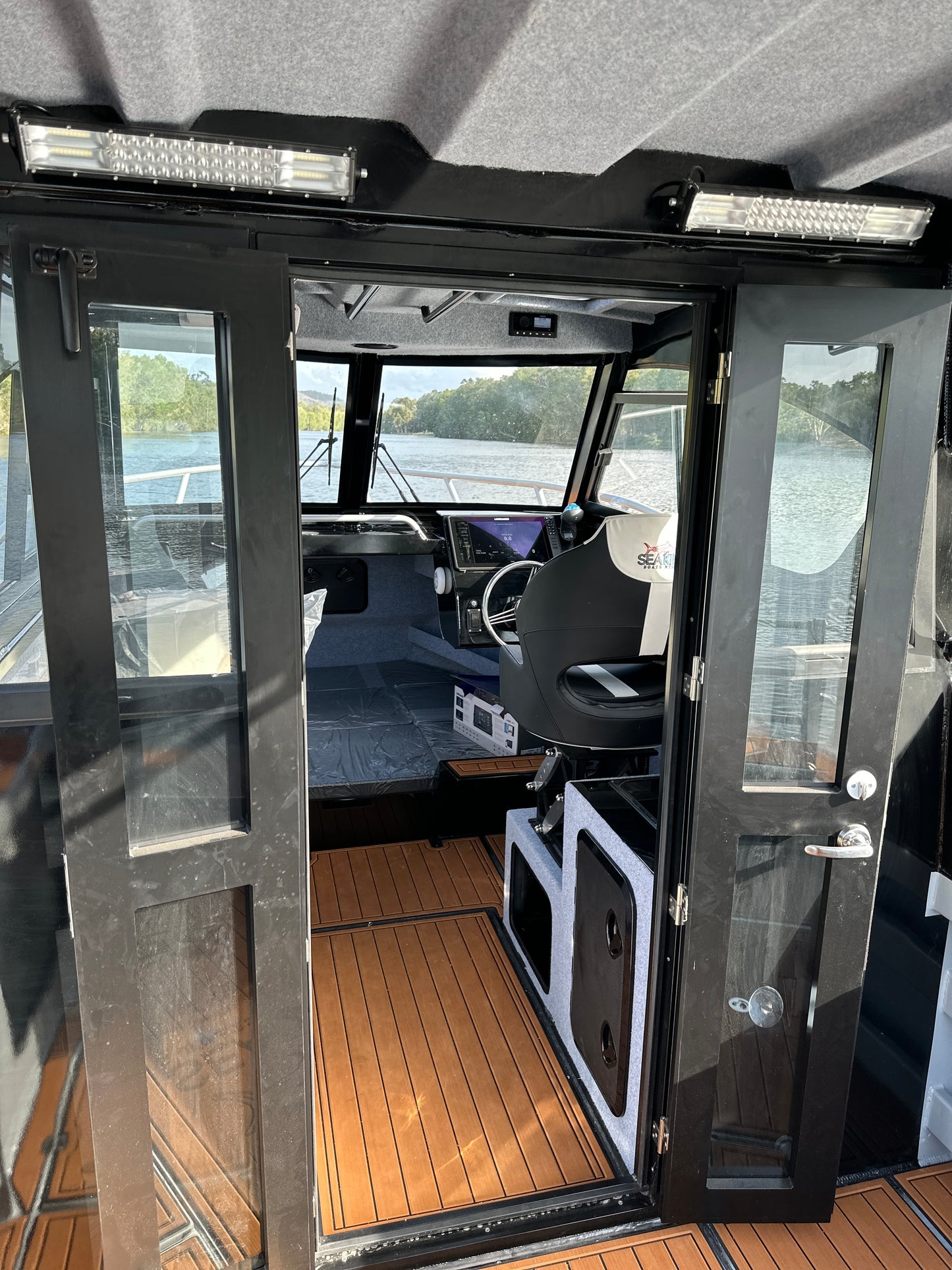 Custom 790 Ext Roof Profisher W/ Enclosed Lockable Cabin