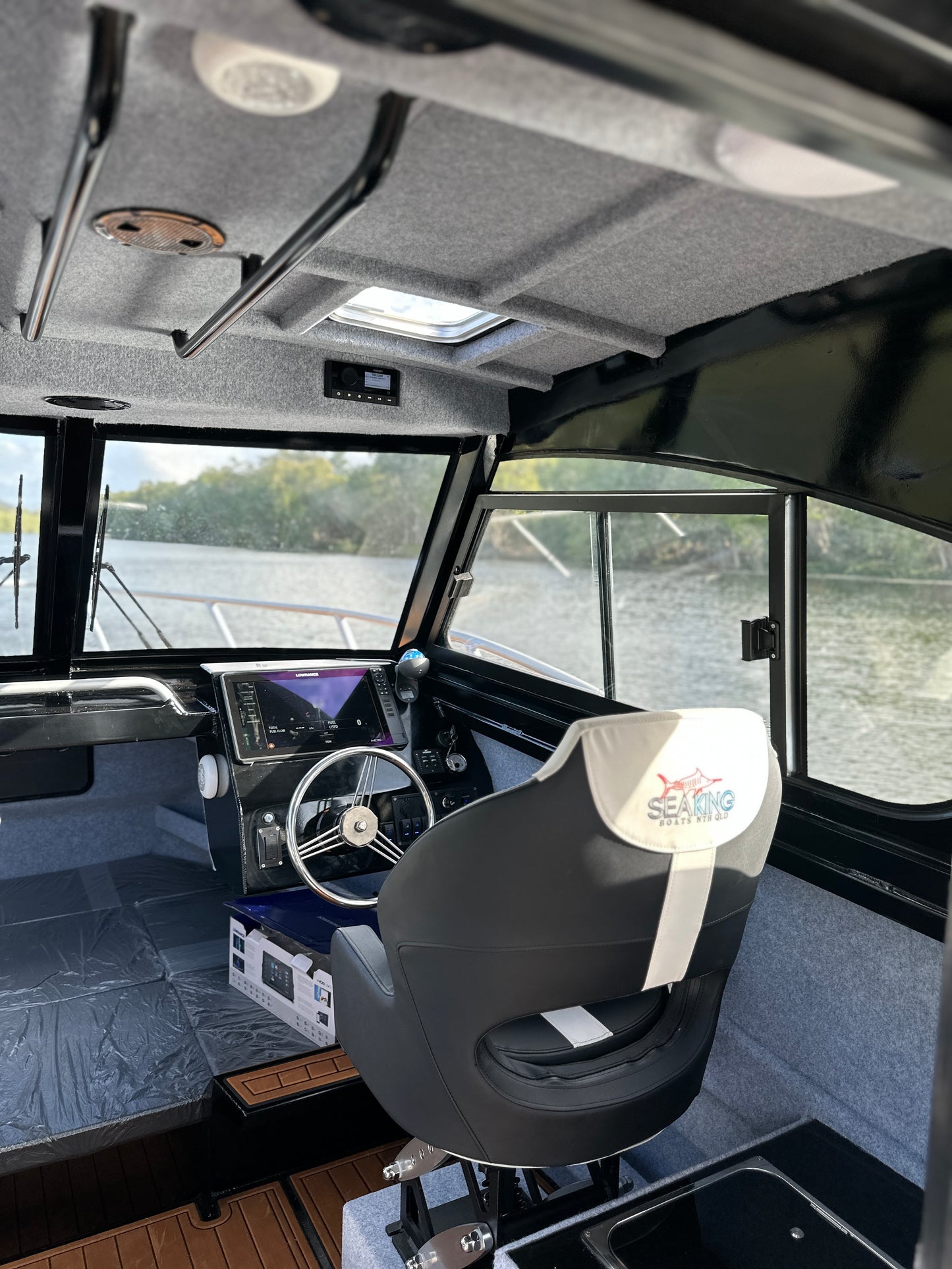 Custom 790 Ext Roof Profisher W/ Enclosed Lockable Cabin